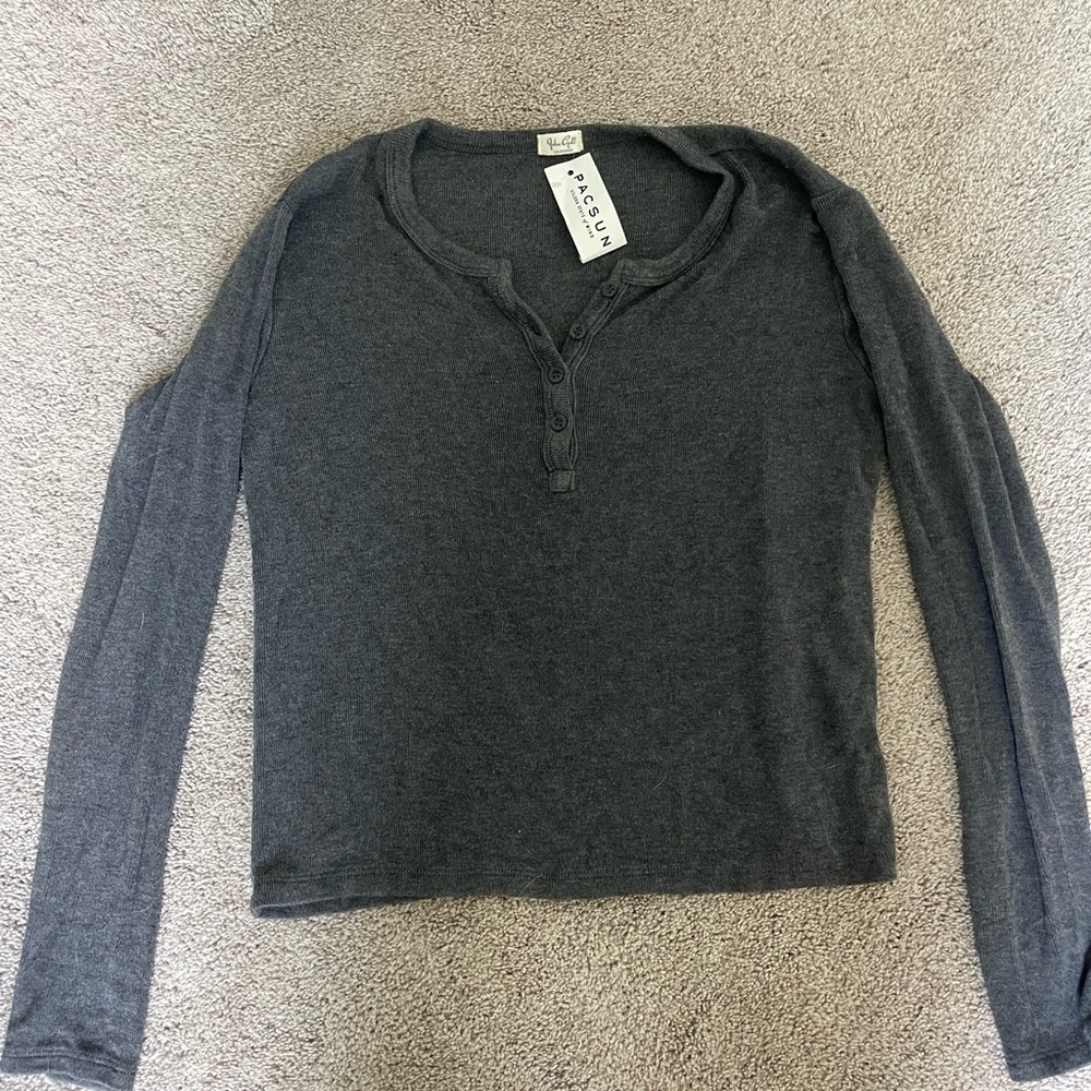 NEW WITH TAGS Brandy Melville/ Pacsun long sleeve